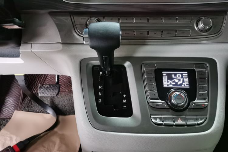 Used SAIC MAXUS G10 2018 PLUS 2.0T Automatic Smart Edition Gear Lever