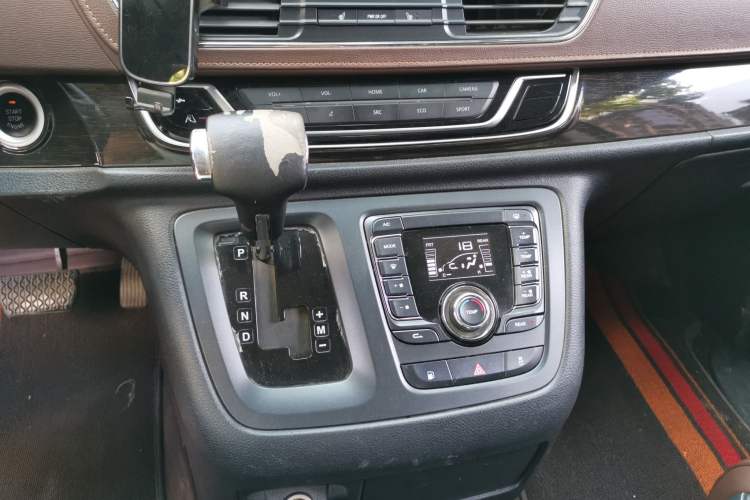 Used SAIC MAXUS G10 2018 PLUS 2.0T Automatic Flagship Edition Gear Lever
