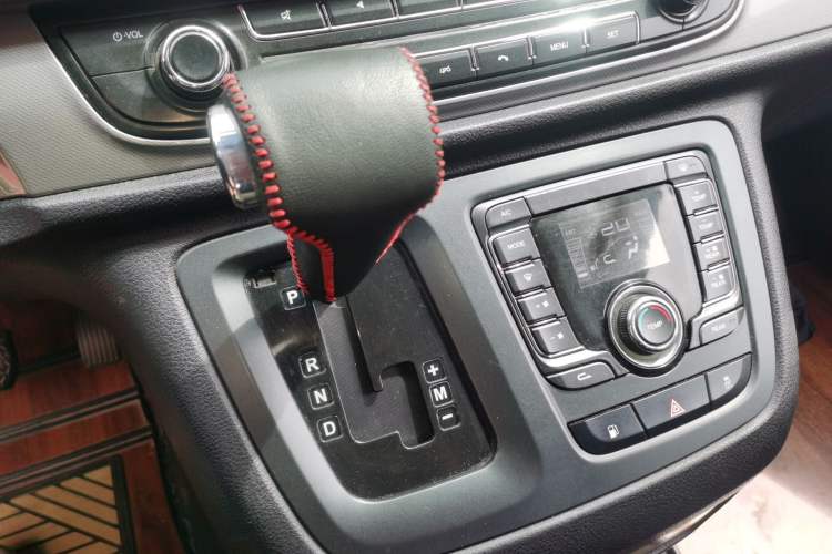 Used SAIC MAXUS G10 2018 PLUS 1.9T Automatic Elite Edition Diesel Gear Lever