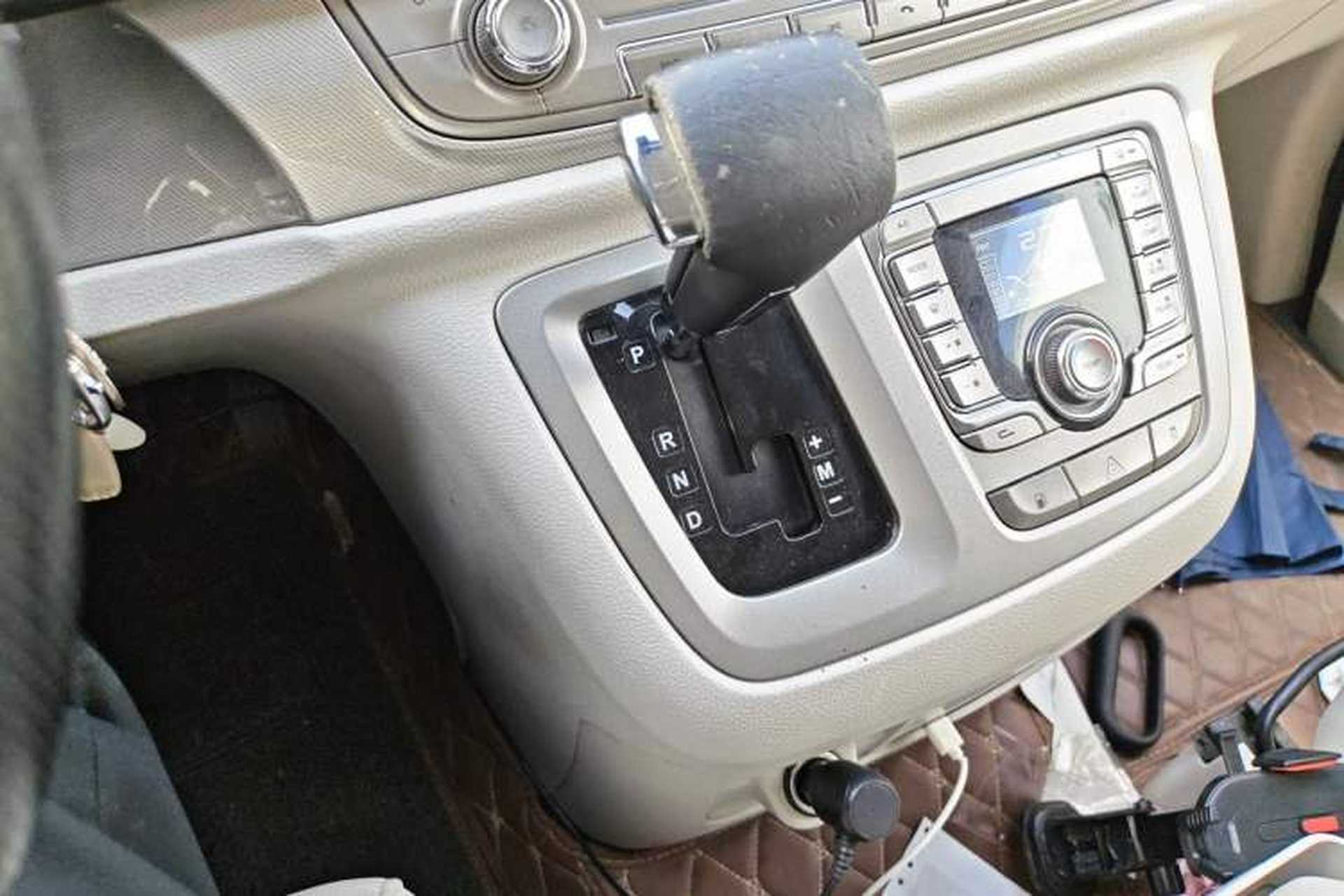 Used SAIC MAXUS G10 2018 PLUS 1.9T Automatic Elite Edition Diesel Gear Lever