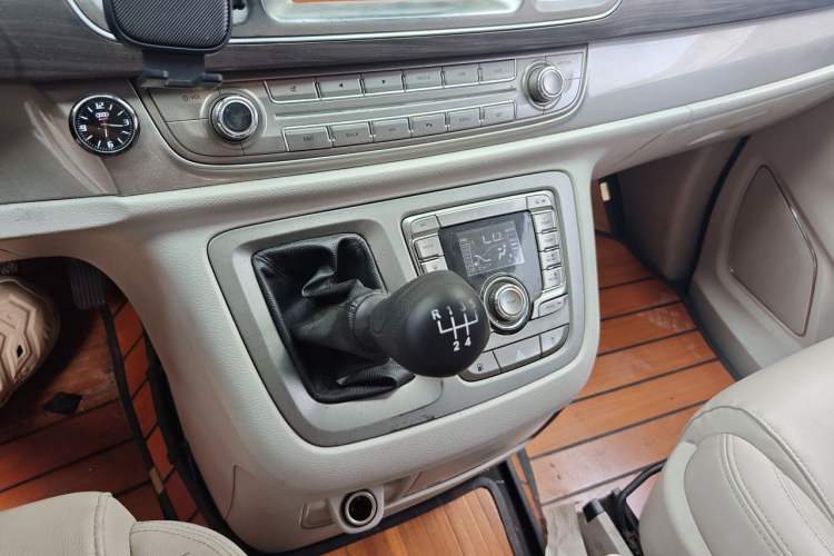 Used SAIC MAXUS G10 2018 PLUS 1.9T Manual Elite Edition Diesel Gear Lever