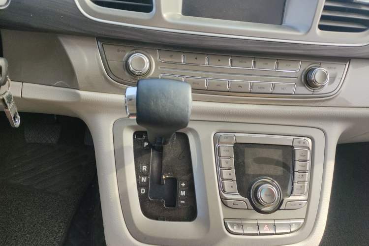 Used SAIC MAXUS G10 2018 PLUS 2.0T Automatic Smart Edition Gear Lever