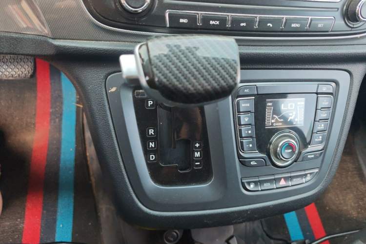 Used SAIC MAXUS G10 2018 PLUS 2.0T Automatic Elite Edition Gear Lever