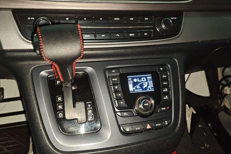 Used SAIC MAXUS G10 2018 PLUS 2.0T Automatic Smart Edition Gear Lever