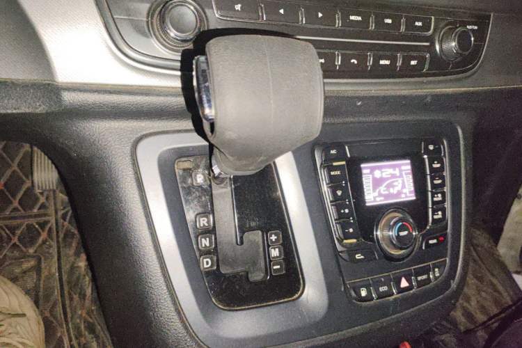 Used SAIC MAXUS G10 2018 PLUS 2.0T Automatic Smart Edition Gear Lever