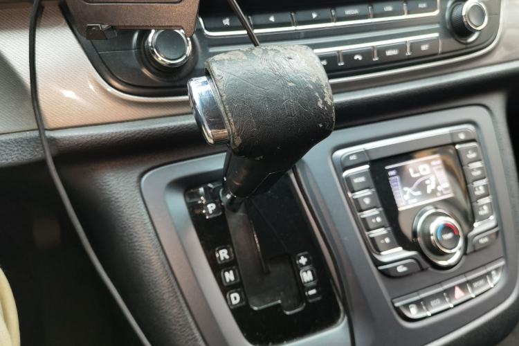 Used SAIC MAXUS G10 2018 PLUS 2.0T Automatic Luxury Edition Gear Lever