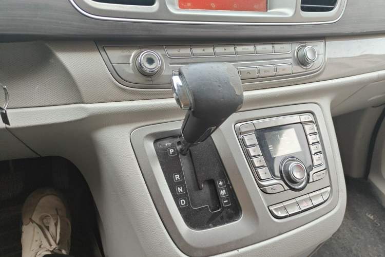 Used SAIC MAXUS G10 2018 PLUS 2.0T Automatic Smart Edition Gear Lever
