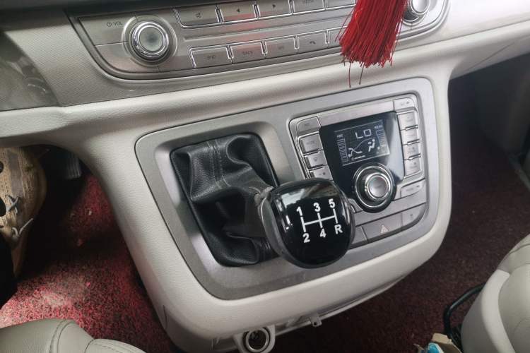 Used SAIC MAXUS G10 2018 PLUS 2.4L Manual Elite Edition Gear Lever
