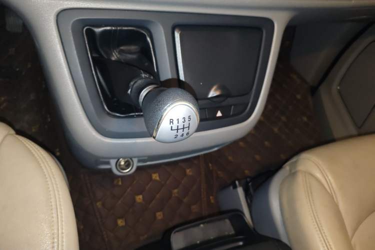 Used SAIC MAXUS G10 2018 PLUS 1.9T Manual Smart Edition Diesel Gear Lever