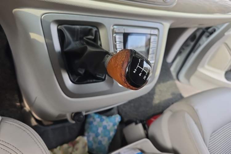 Used SAIC MAXUS G10 2018 PLUS 2.4L Manual Elite Edition Gear Lever