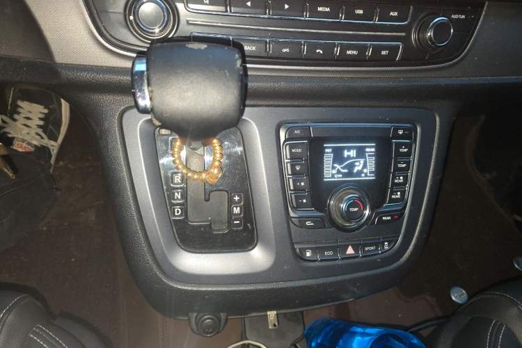 Used SAIC MAXUS G10 2018 PLUS 2.0T Automatic Elite Edition Gear Lever