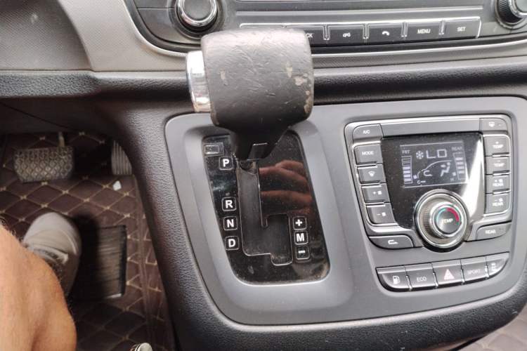 Used SAIC MAXUS G10 2018 PLUS 2.0T Automatic Luxury Edition Gear Lever