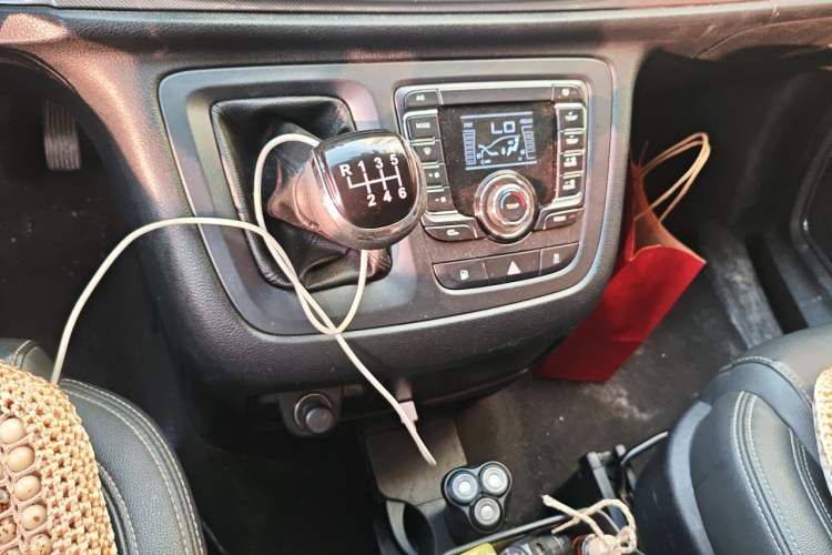 Used SAIC MAXUS G10 2018 PLUS 1.9T Manual Elite Edition Diesel Gear Lever