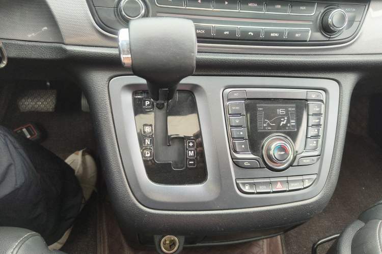 Used SAIC MAXUS G10 2018 PLUS 2.0T Automatic Elite Edition Gear Lever