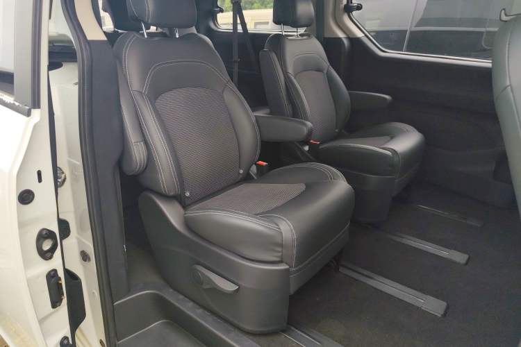 Used SAIC MAXUS G10 2018 PLUS 2.0T Automatic Smart Edition Interior 1