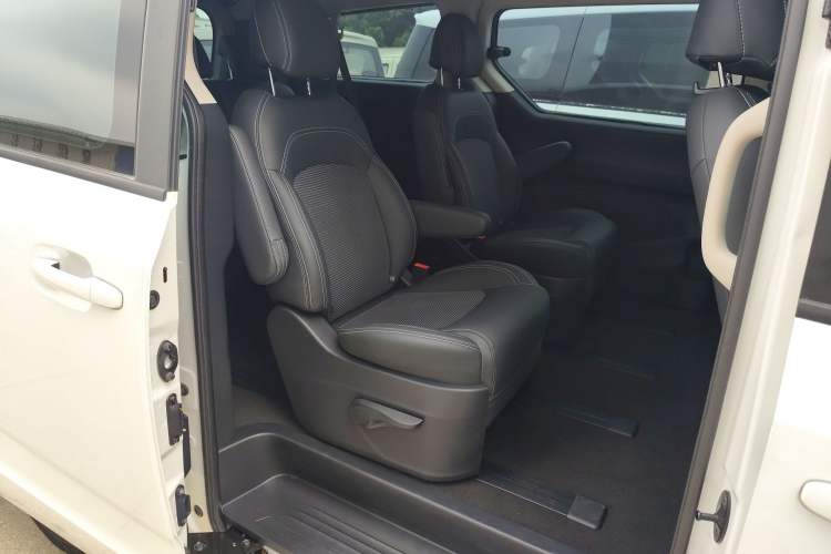 Used SAIC MAXUS G10 2018 PLUS 2.0T Automatic Smart Edition Interior 1