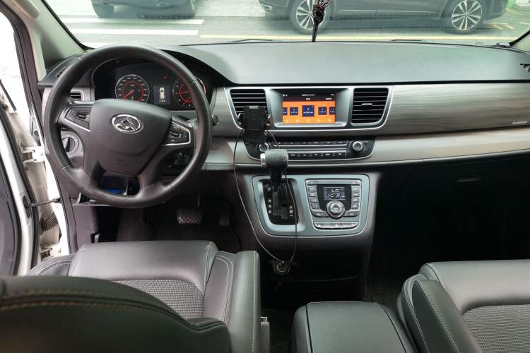 Used SAIC MAXUS G10 2018 PLUS 2.0T Automatic Luxury Edition Interior 2