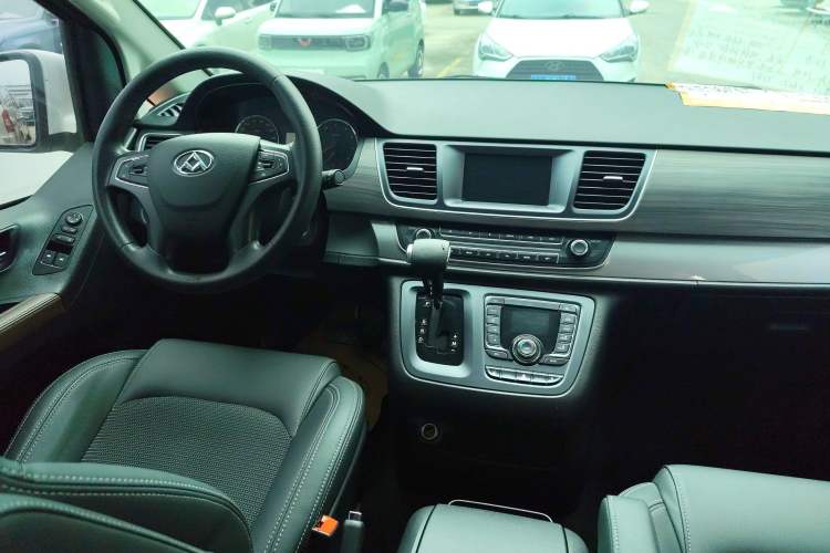 Used SAIC MAXUS G10 2018 PLUS 2.0T Automatic Smart Edition Interior 3