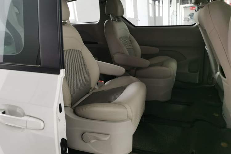 Used SAIC MAXUS G10 2018 PLUS 2.0T Automatic Smart Edition Interior 4