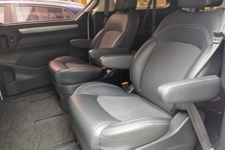 Used SAIC MAXUS G10 2018 PLUS 2.0T Automatic Luxury Edition Interior 4
