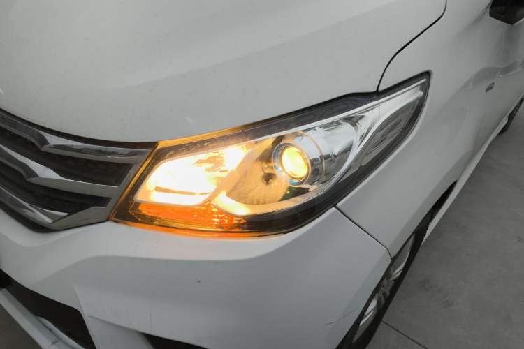 Used SAIC MAXUS G10 2018 PLUS 2.0T Automatic Elite Edition Left Front Headlight