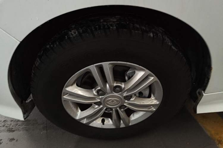 Used SAIC MAXUS G10 2018 PLUS 2.0T Automatic Smart Edition Left Front Wheel Hub