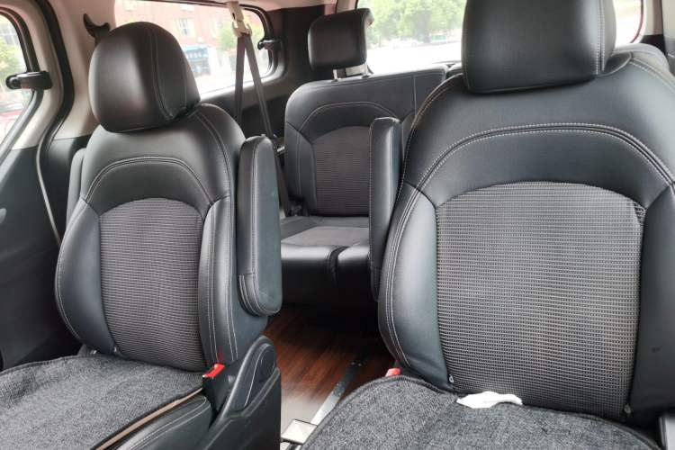 Used SAIC MAXUS G10 2018 PLUS 1.9T Automatic Elite Edition Diesel Left Rear Seat