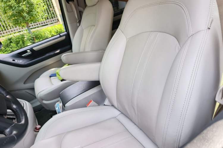 Used SAIC MAXUS G10 2018 PLUS 2.0T Automatic Black Gold Luxury Edition Left Rear Seat