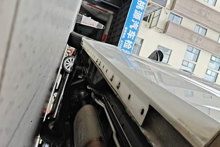 Used SAIC MAXUS G10 2018 PLUS 2.0T Automatic Elite Edition Left Side Sill