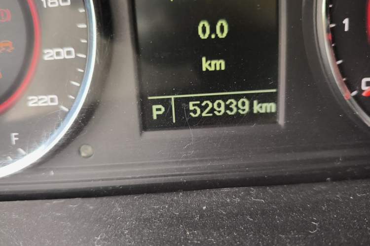 Used SAIC MAXUS G10 2018 PLUS 2.0T Automatic Elite Edition Odometer Close Up