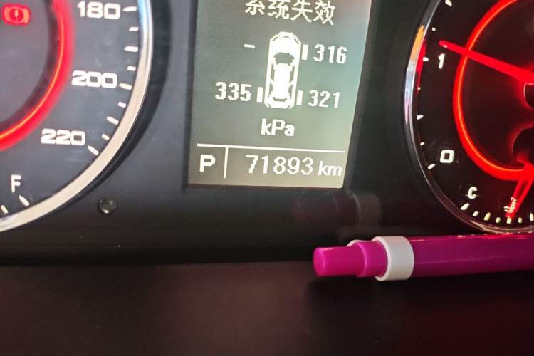 Used SAIC MAXUS G10 2018 PLUS 1.9T Automatic Luxury Executive Edition Diesel Odometer Close Up