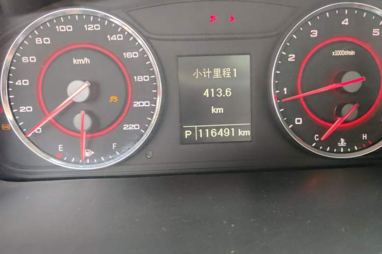 Used SAIC MAXUS G10 2018 PLUS 2.0T Automatic Elite Edition Odometer Close Up