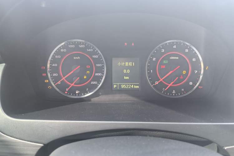 Used SAIC MAXUS G10 2018 PLUS 2.0T Automatic Elite Edition Odometer Close Up