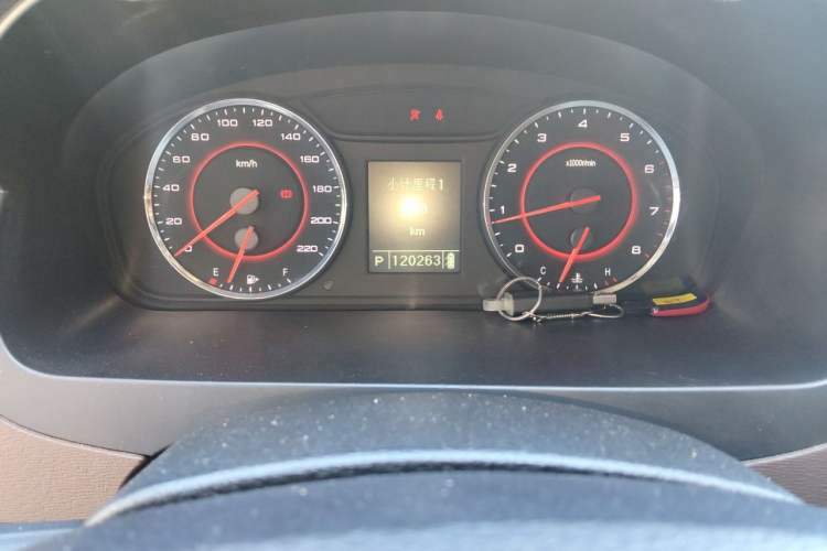 Used SAIC MAXUS G10 2018 PLUS 2.0T Automatic Luxury Executive Edition Odometer Close Up
