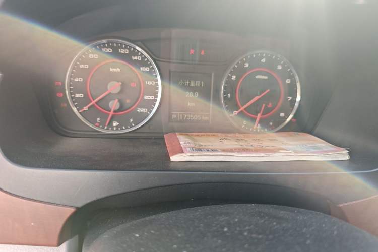 Used SAIC MAXUS G10 2018 PLUS 2.0T Automatic Elite Edition Odometer Close Up