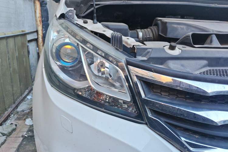 Used SAIC MAXUS G10 2018 PLUS 2.0T Automatic Luxury Executive Edition Right Front Headlight