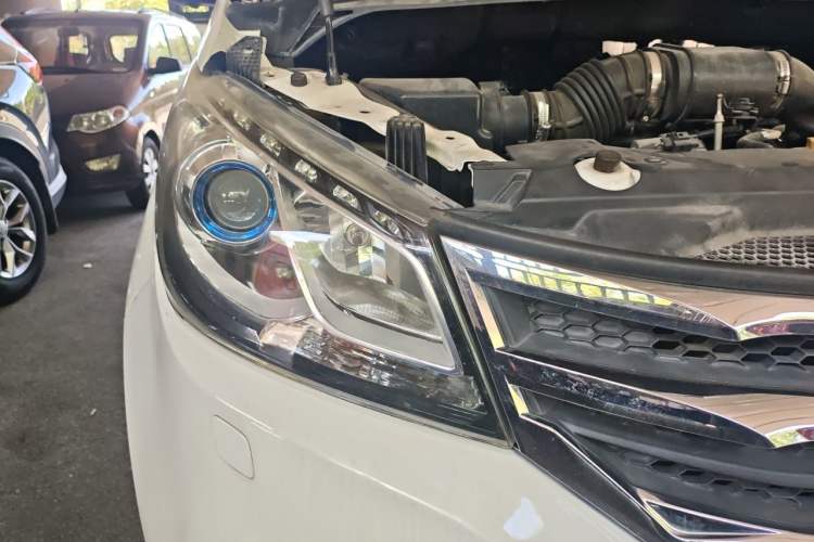 Used SAIC MAXUS G10 2018 PLUS 1.9T Automatic Luxury Executive Edition Diesel Right Front Headlight