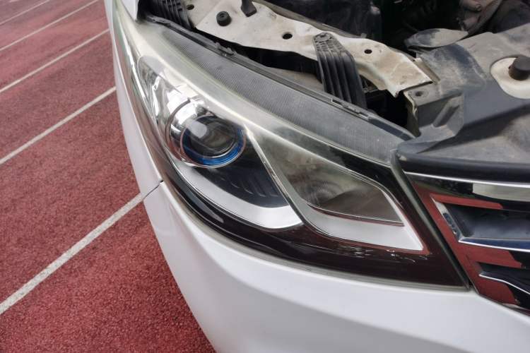 Used SAIC MAXUS G10 2018 PLUS 1.9T Automatic Elite Edition Diesel Right Front Headlight
