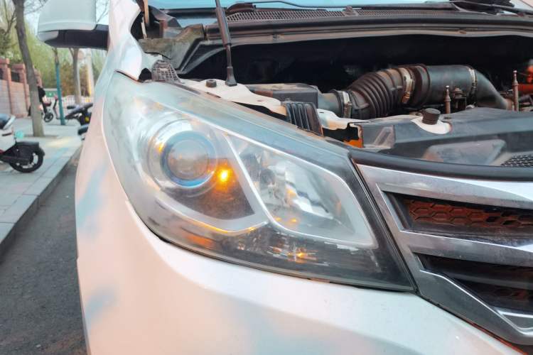 Used SAIC MAXUS G10 2018 PLUS 1.9T Manual Elite Edition Diesel Right Front Headlight