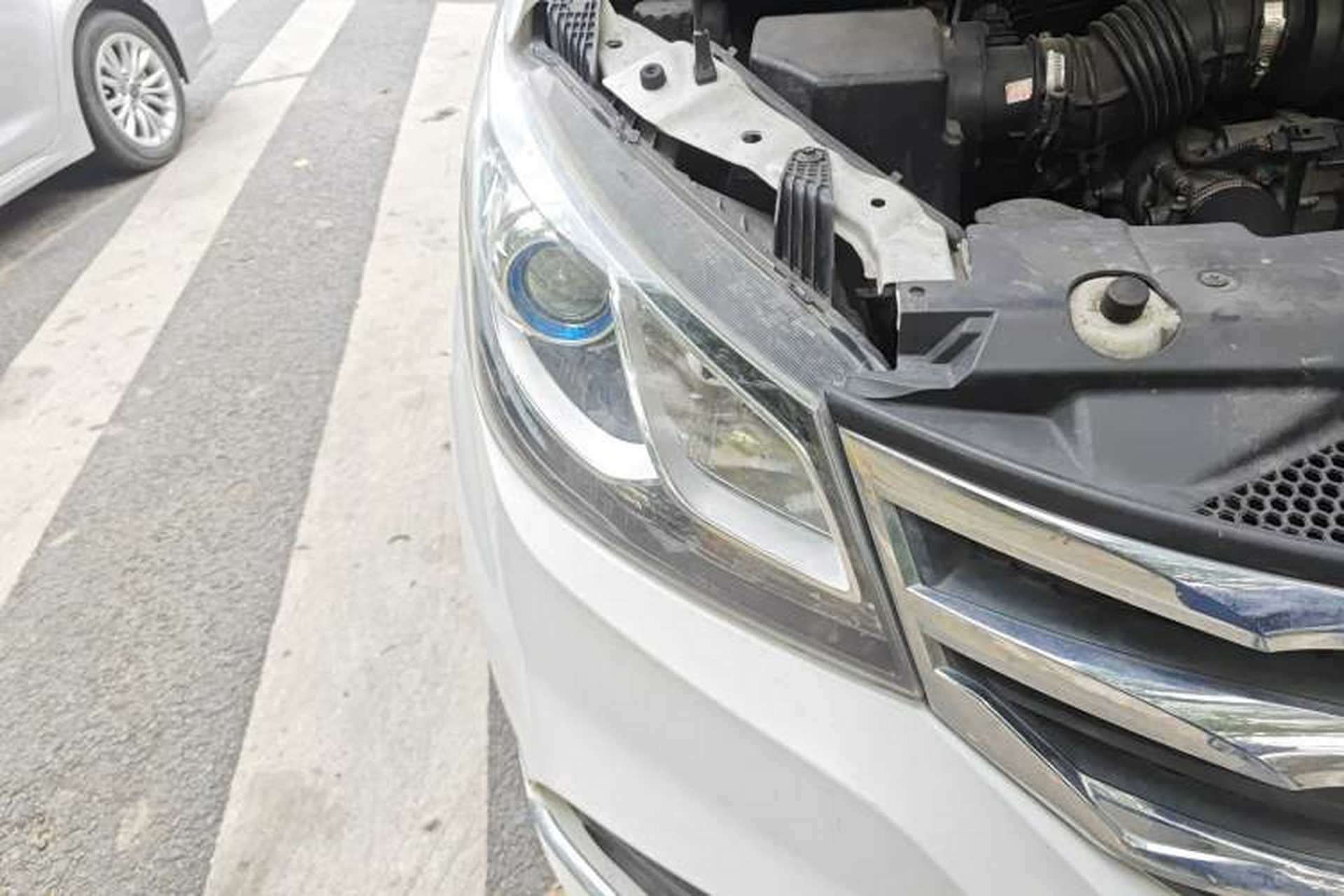 Used SAIC MAXUS G10 2018 PLUS 1.9T Automatic Elite Edition Diesel Right Front Headlight