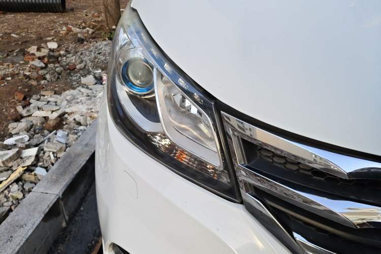 Used SAIC MAXUS G10 2018 PLUS 2.0T Automatic Luxury Executive Edition Right Front Headlight