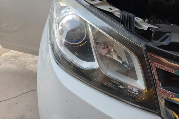 Used SAIC MAXUS G10 2018 PLUS 2.4L Manual Elite Edition Right Front Headlight
