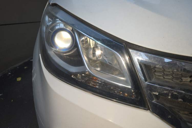 Used SAIC MAXUS G10 2018 PLUS 2.0T Automatic Elite Edition Right Front Headlight
