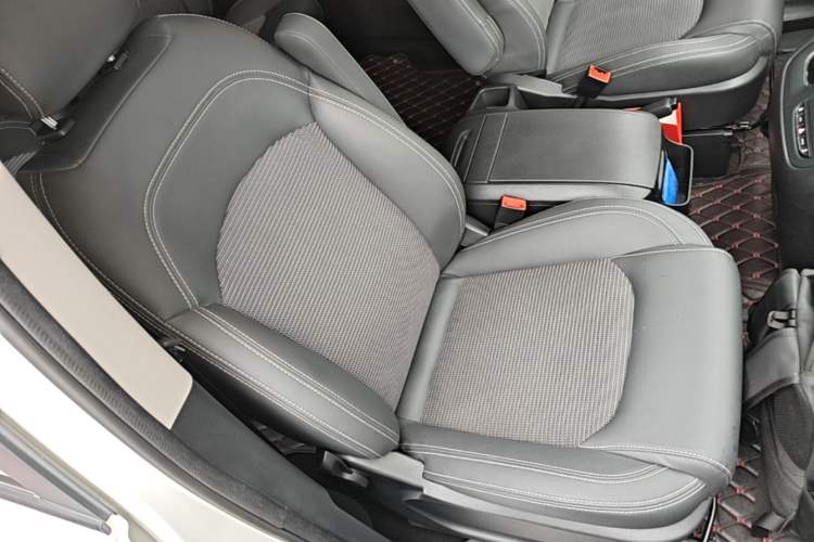 Used SAIC MAXUS G10 2018 PLUS 2.0T Automatic Elite Edition Right Front Seat