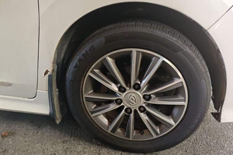 Used SAIC MAXUS G10 2018 PLUS 1.9T Automatic Luxury Executive Edition Diesel Right Front Wheel Hub