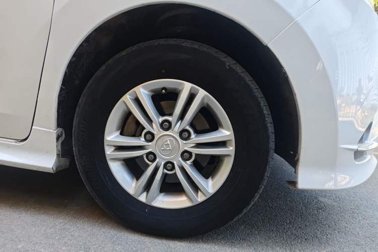 Used SAIC MAXUS G10 2018 PLUS 2.0T Automatic Executive Edition Right Front Wheel Hub