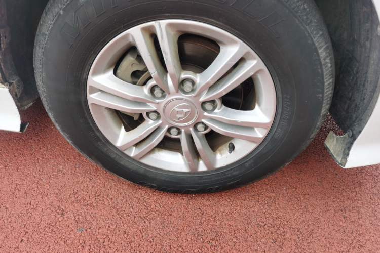 Used SAIC MAXUS G10 2018 PLUS 1.9T Automatic Elite Edition Diesel Right Front Wheel Hub