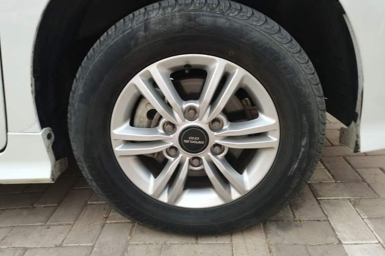 Used SAIC MAXUS G10 2018 PLUS 2.0T Automatic Elite Edition Right Front Wheel Hub