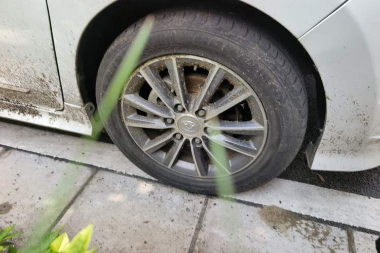 Used SAIC MAXUS G10 2018 PLUS 2.0T Automatic Black Gold Luxury Edition Right Front Wheel Hub
