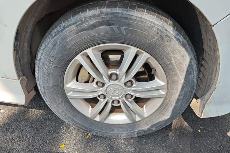 Used SAIC MAXUS G10 2018 PLUS 2.0T Automatic Elite Edition Right Front Wheel Hub